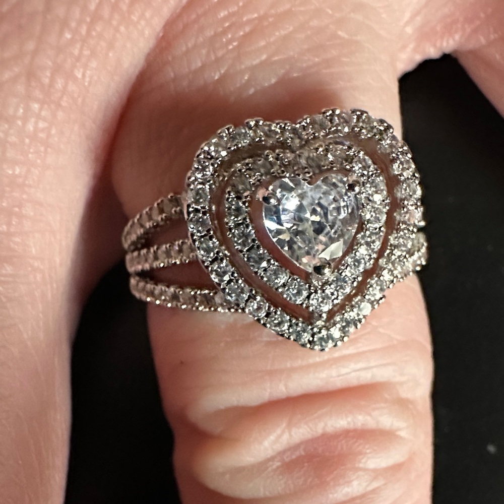Heart Shaped Silver Tone Fashion Ring Women's Ring Size 7.5 NWT